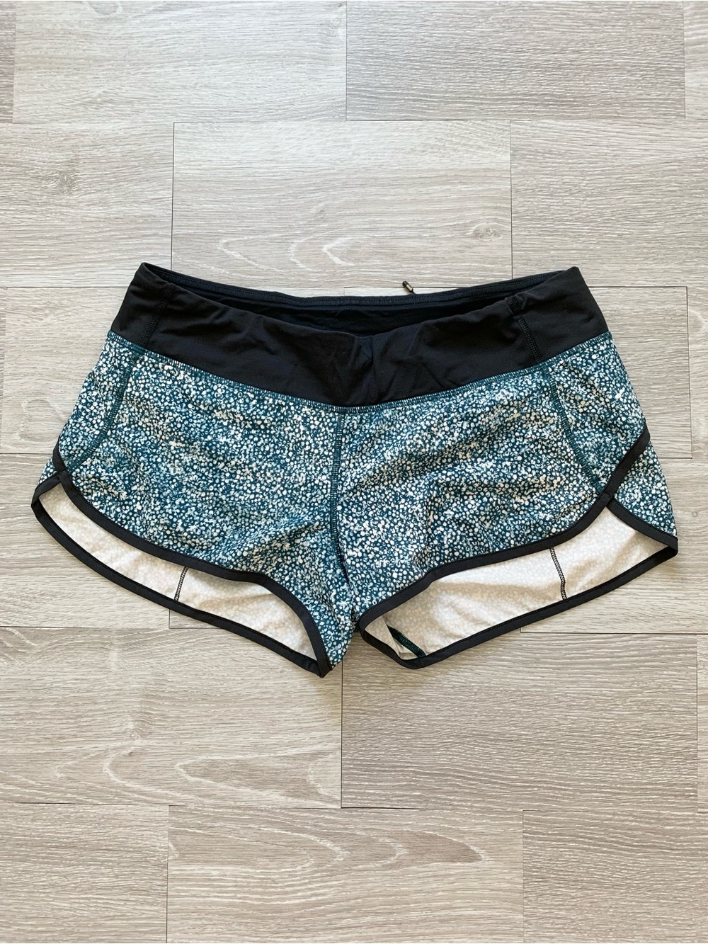 ❤️ 3/50 Lululemon Teal Black White Pebble Speed Shorts US 8